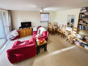 Lounge dining area- click for photo gallery